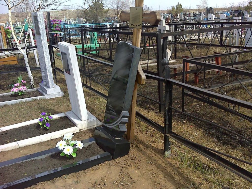 реставрация покосившегося памятника на могиле